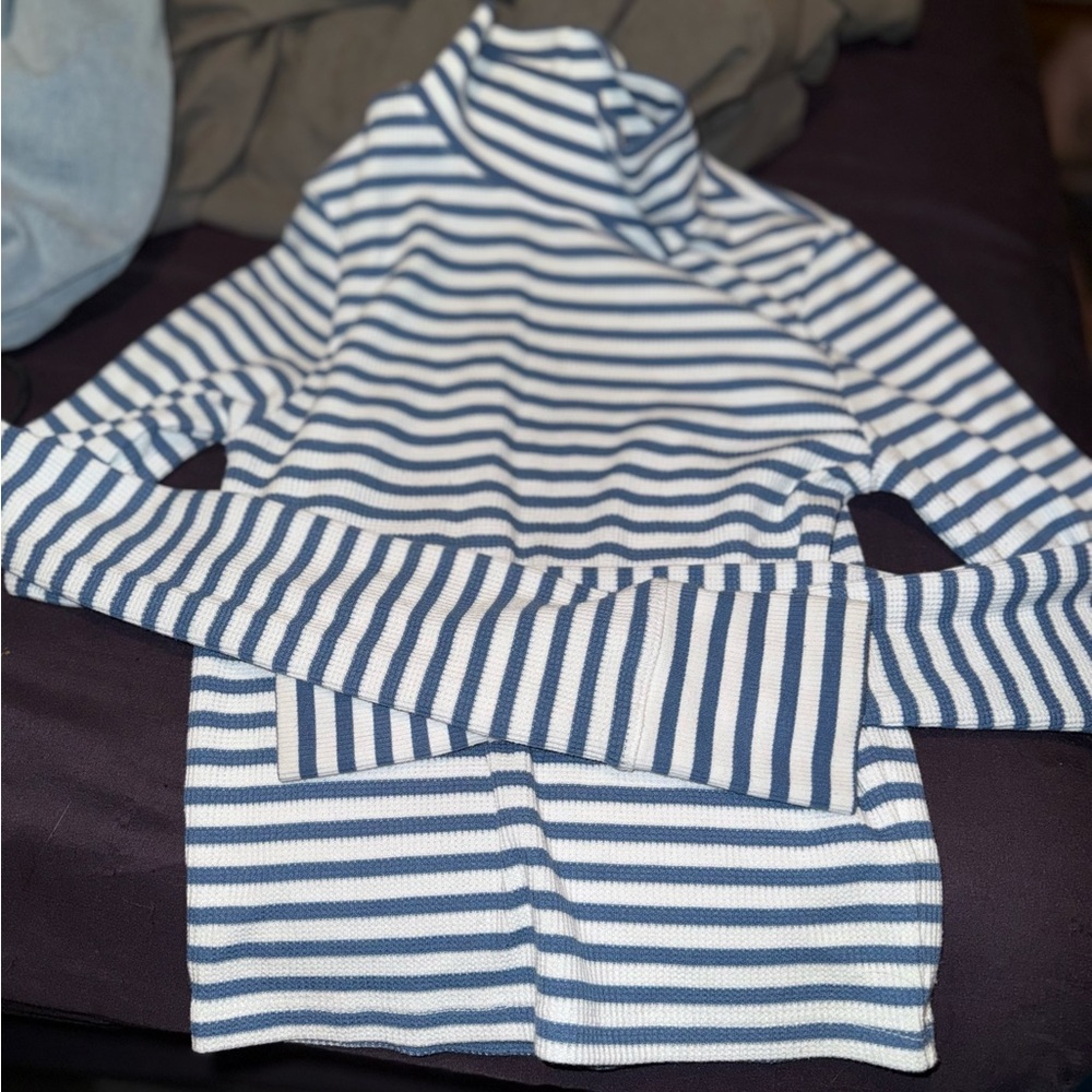 HUGE LOT of American Eagle Clothes